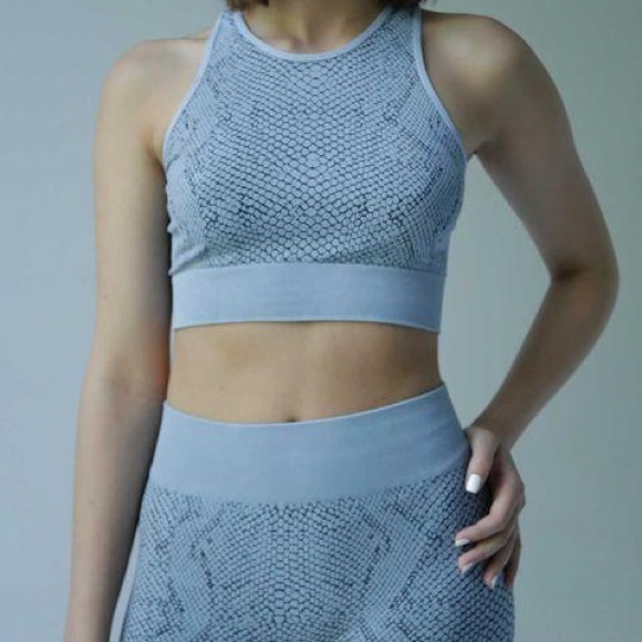 Workout Set Snake Skin Tank and Leggings - Picture 2 of 8